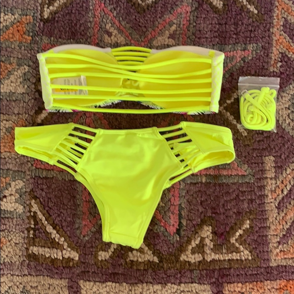 Ripcurl Bikini - Picture 2 of 7